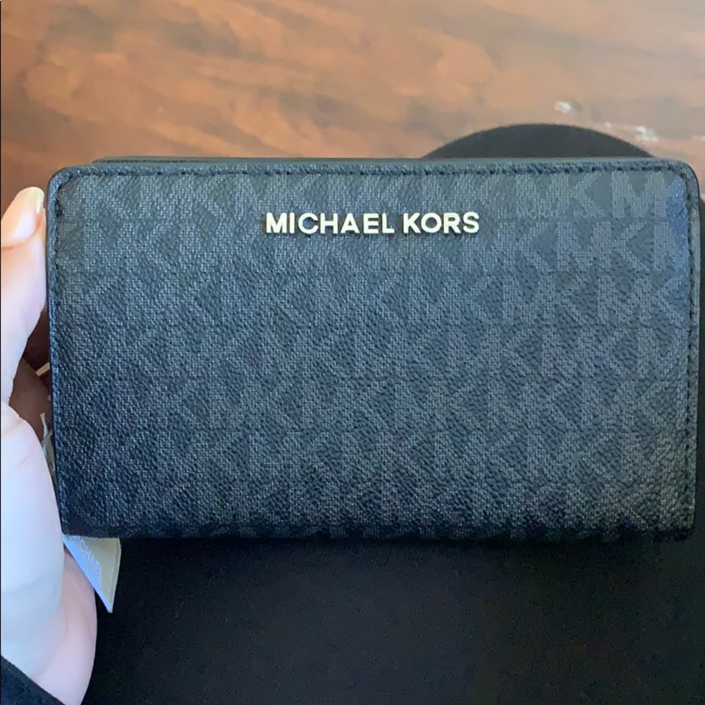 Michael Kors wallet. NWT!!